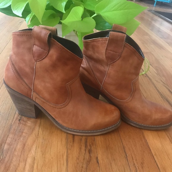SOLD Steve Madden Ankle Leather Booties - Picture 2 of 8
